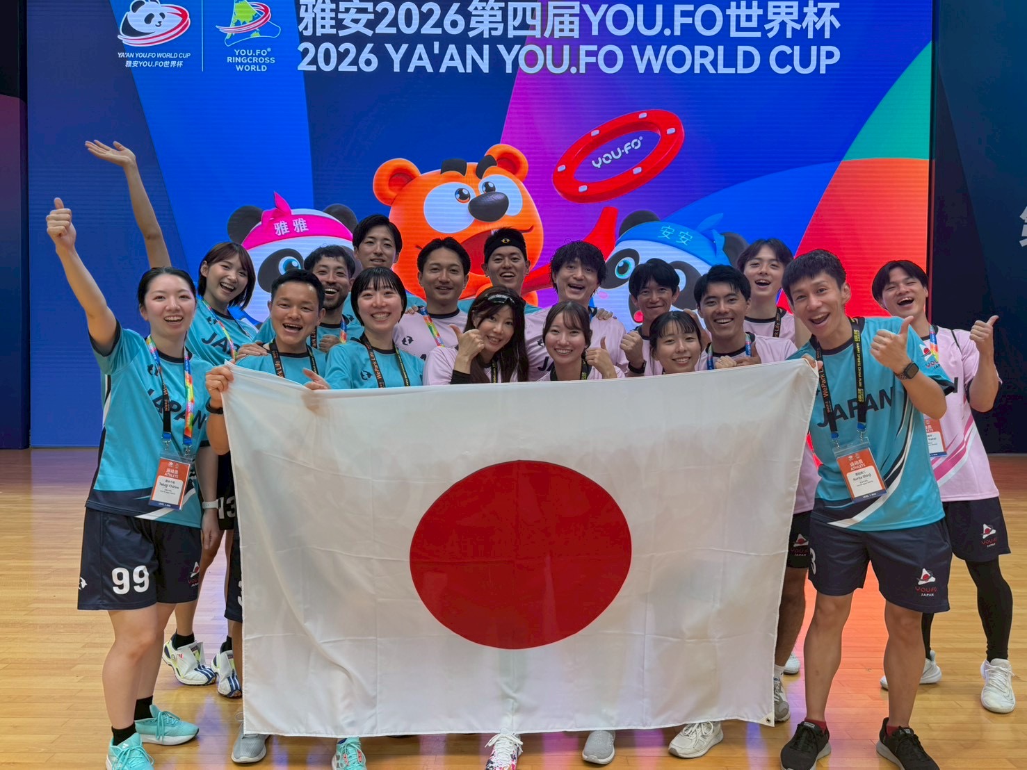 国際大会で日本国旗を掲げる日本代表選手